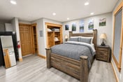Hot Tub Suite in Mariposa • Full Kitchen • B