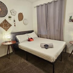 Boho Chic Room w/ TV • 5 Min To Downtown & Balboa