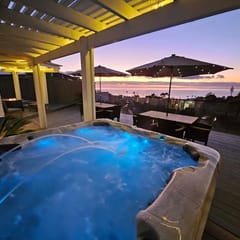 Luxury Sunset View • Deck Spa Firepit • Sleeps 18
