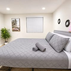 Room Rental - Heart Of Little Italy Fun