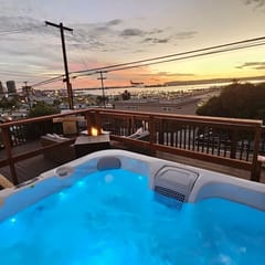Skyline Hot Tub Deck • Harbor Views, Sleeps 8