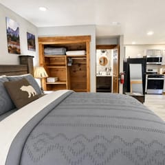 Mariposa Studio w/ Hot Tub • Near Yosemite • A