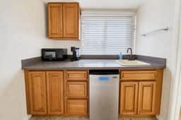 Room Rental - Heart Of Little Italy Fun