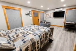 Yosemite Studio in Mariposa • Full Kitchen • B - Image 3