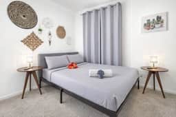 Boho Chic Room C w/ TV • 5 Min To Downtown - Image 3