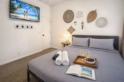 Boho Chic Room C w/ TV • 5 Min To Downtown - Image 2