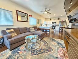 Boho Chic Room C w/ TV • 5 Min To Downtown - Image 5
