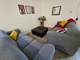 Comfy King Room, Private Bath, Close to Downtown - Image 3