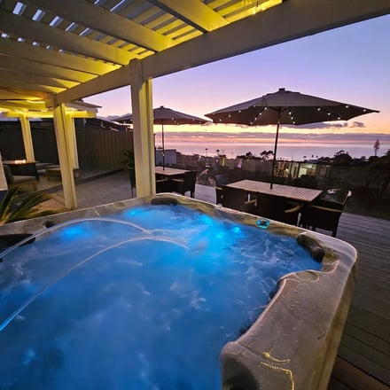 Hot tub and ocean view deck at sunset, La Jolla
