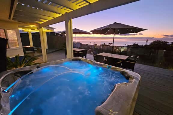Luxury Sunset View • Deck Spa Firepit • Sleeps 18 - Image 1