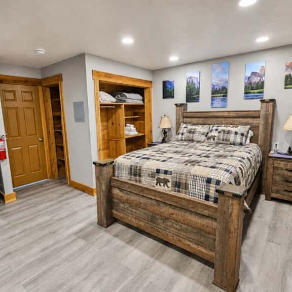 Yosemite Studio in Mariposa • Full Kitchen • B - Image 1