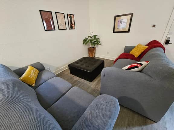 Riverside Stay: Cozy Room near DT Austin & Airport