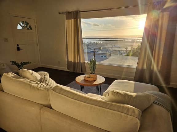 Skyline Hot Tub Deck • Harbor Views, Sleeps 8 - Image 3
