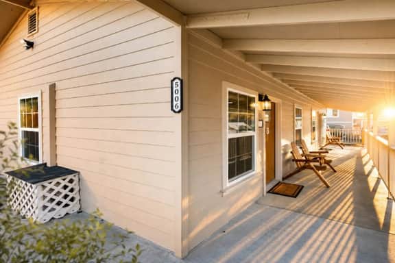 Yosemite Studio in Mariposa • Full Kitchen • B - Image 2
