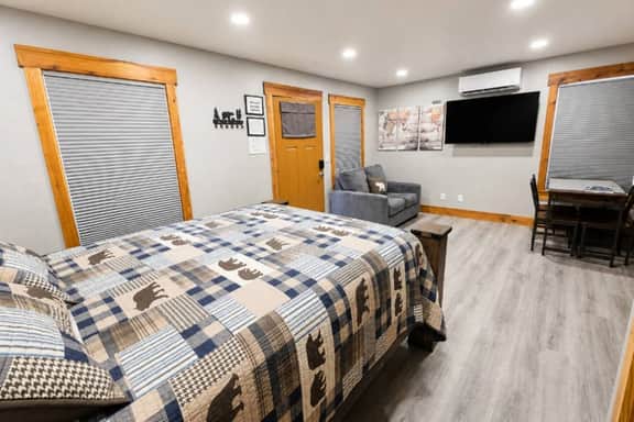 Yosemite Studio in Mariposa • Full Kitchen • B - Image 3