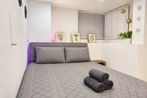 2BD Unit In The Heart Of Little Italy w/ Parking - Image 4