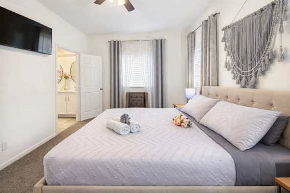Barrio Logan Room A w/ Private Bath | Near DT - Image 2