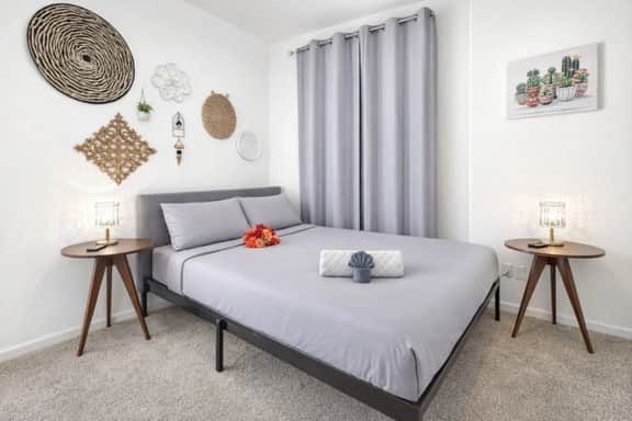 Boho Chic Room C w/ TV • 5 Min To Downtown - Image 3