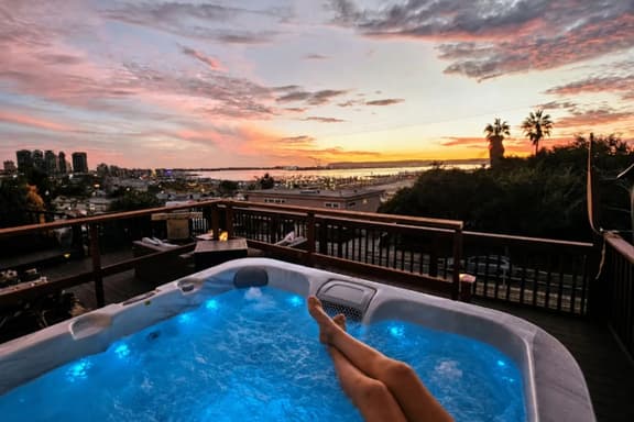 Epic City Views • 2 Decks, 2 Jacuzzis, Sleeps 17 - Image 1