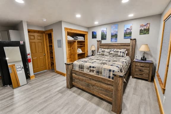 Yosemite Studio in Mariposa • Full Kitchen • B - Image 1